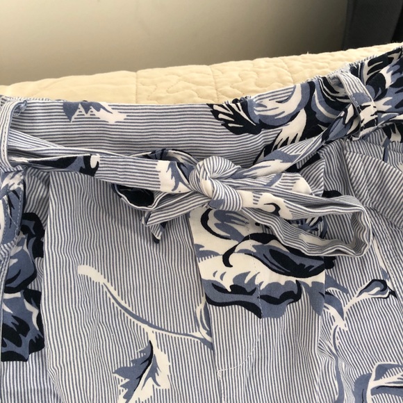 flower pattern shorts - Picture 2 of 3